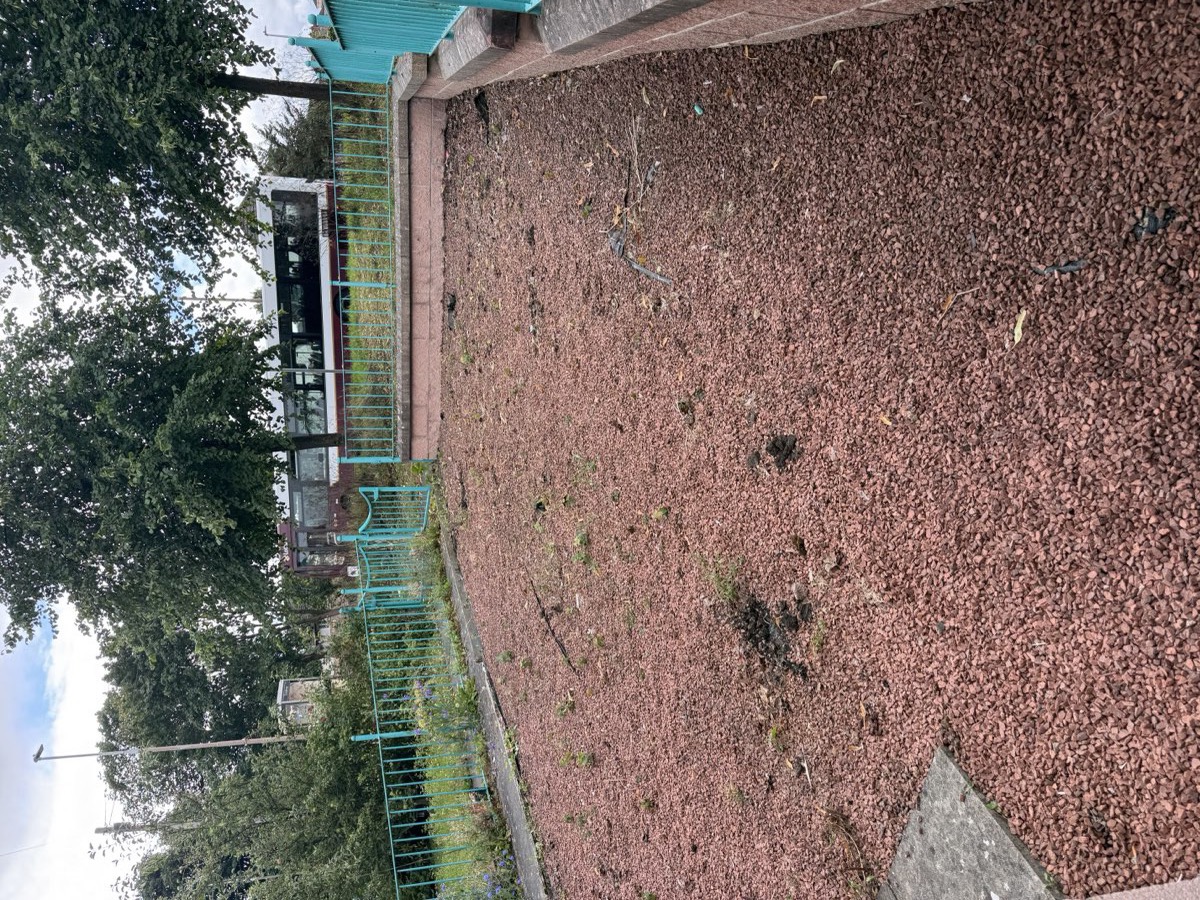 Same gravel border cleared, weeded and tidied after garden maintenance